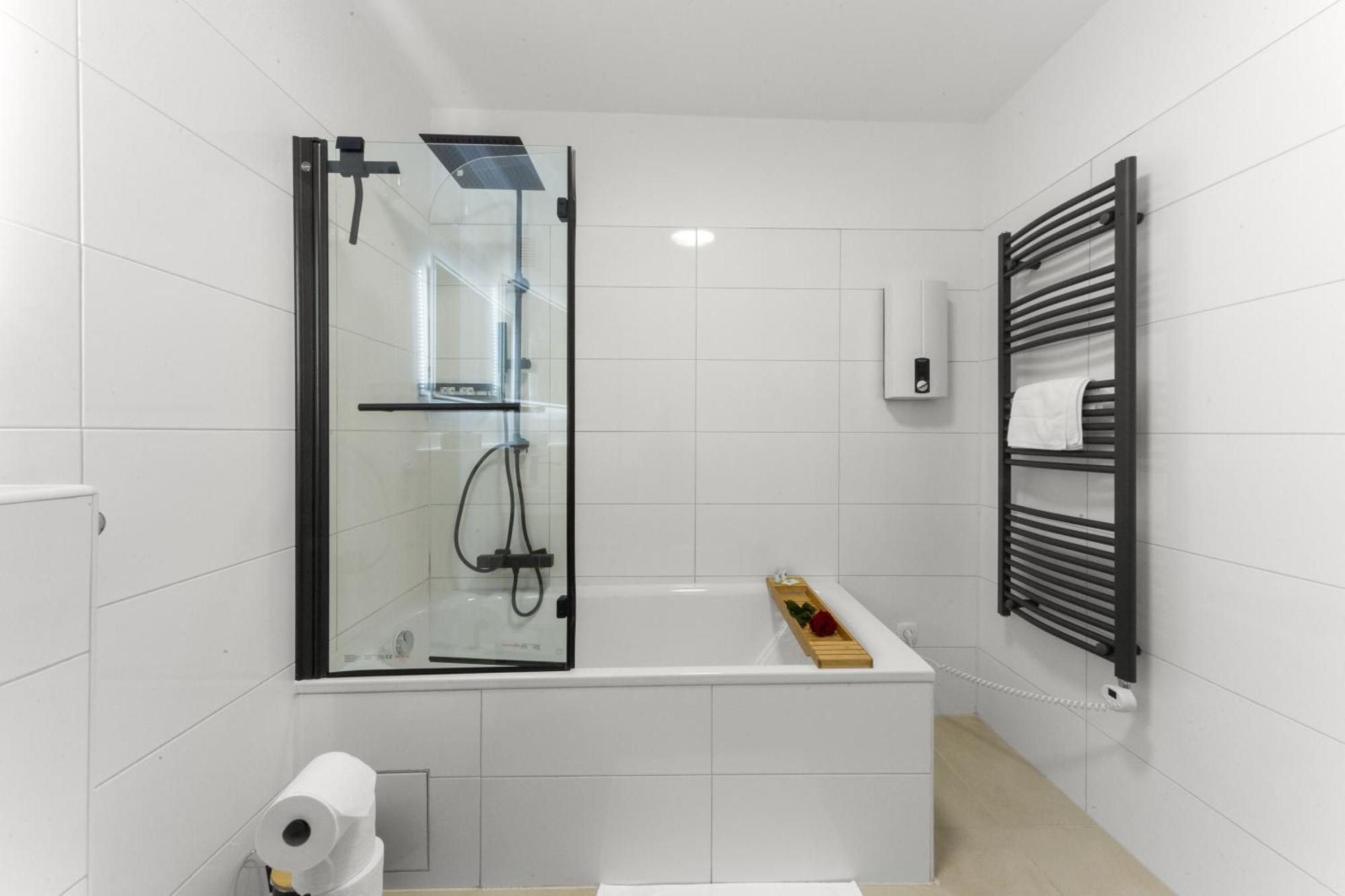 Vinful: Premium-Apartment Mit Balkon Und Parkplatz Mulheim an der Ruhr Bagian luar foto
